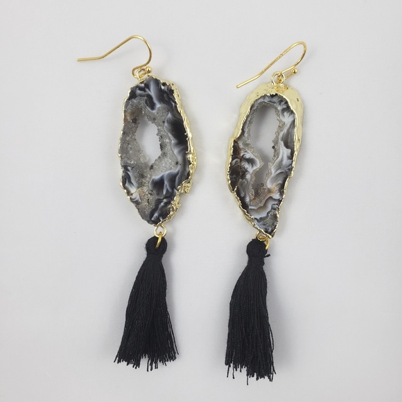 Geode slice tassel earrings (black) - Picture 7 of 7